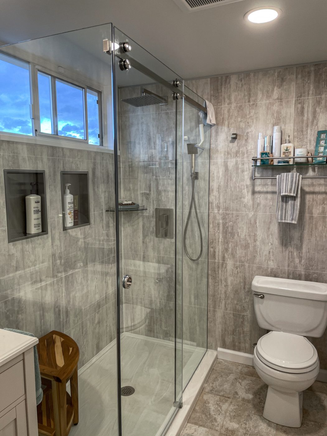 A finished bathroom with shale-look walls and crisp white grout lines
